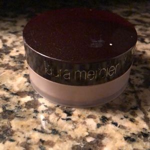 Laura Mercier mineral finishing powder